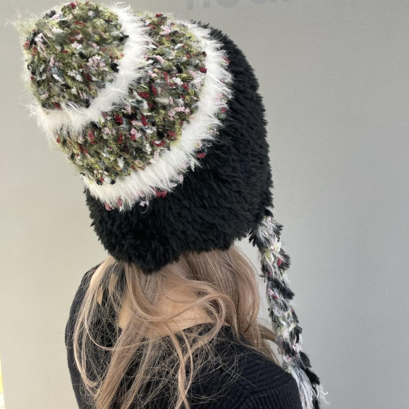 紐付き　耳当てニット帽