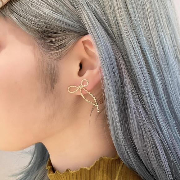 ツイストリボンピアス
