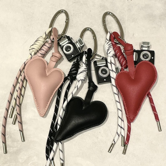 カメラ付きレザーハートチャーム