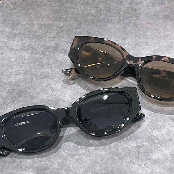 オーバルシェイプサングラス