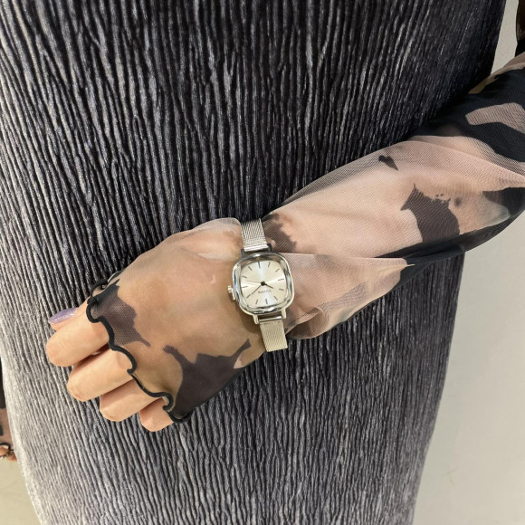 メッシュバンド リストウォッチ