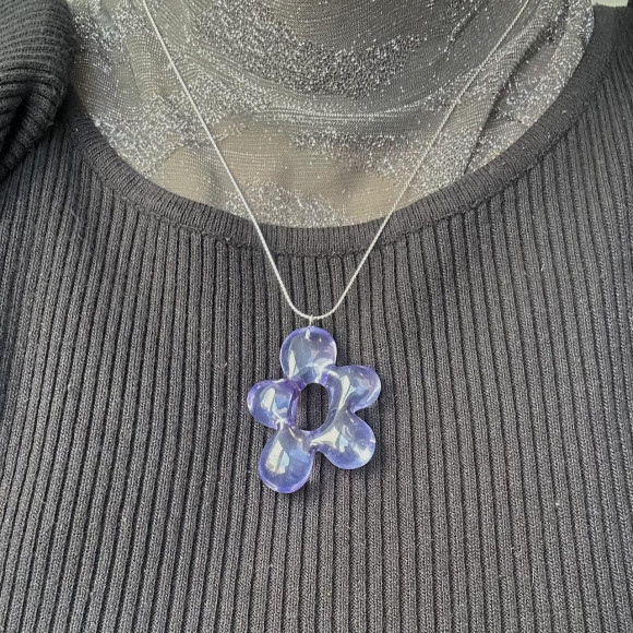 クリアフラワーネックレス