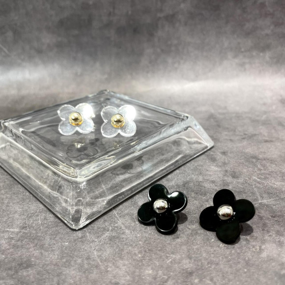 アクリル フラワー ピアス