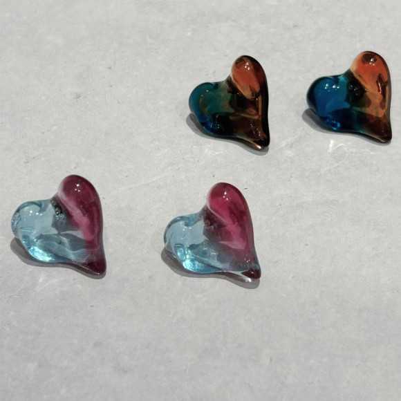 アクリルハートピアス