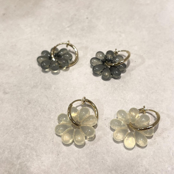 アクリルフラワーフープイヤリング