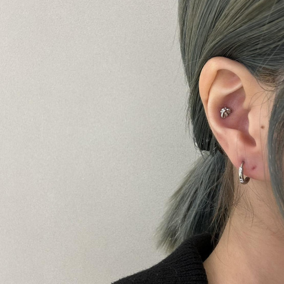 ビジューフープピアス