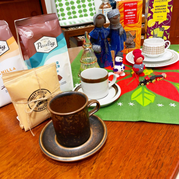 北欧ヴィンテージカップで楽しむ冬のホットドリンク
