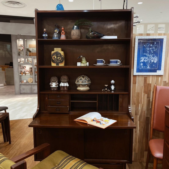 新入荷！ウォールナット材のヴィンテージキャビネット！