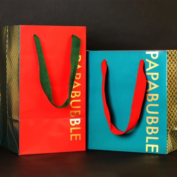 スペインタイル柄が輝く、ホリデー限定ショッパー