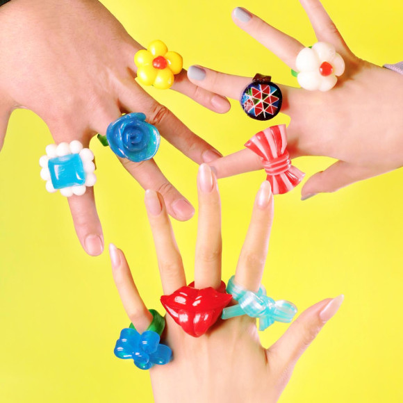 全職人26名の自由な発想をかたちに