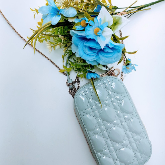 大人気☆便利で可愛いLADY DIOR フォンホルダー