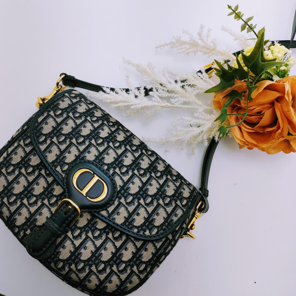 コーデの主役に♪ DIOR BOBBY ミディアムバッグ