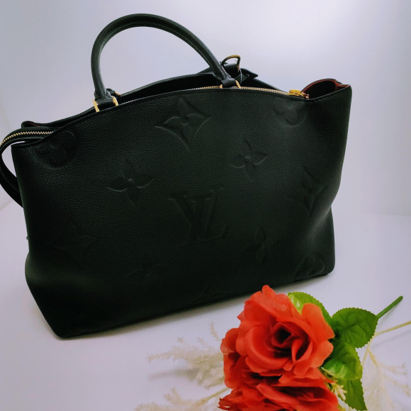 カーフレザーの上品なシリーズ モノグラム・アンプラントのバッグ