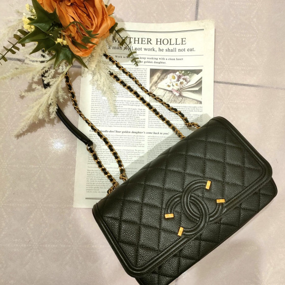 いろんなコーデに合いそうなCHANEL　チェーンショルダー