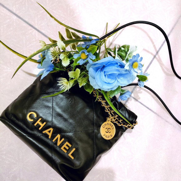 世界中で大ヒット！使い安いサイズ感 CHANEL22 ミニバッグ