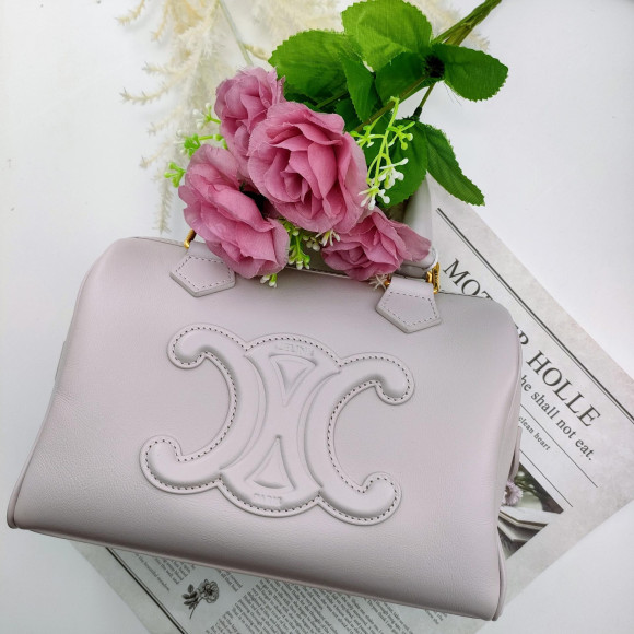 「セリーヌ」のボストンは、いつの時代もおしゃれ♪