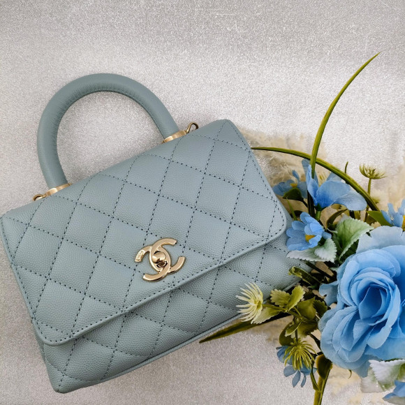 まるいフォルムがかわいい大人気 CHANEL ココハンドル