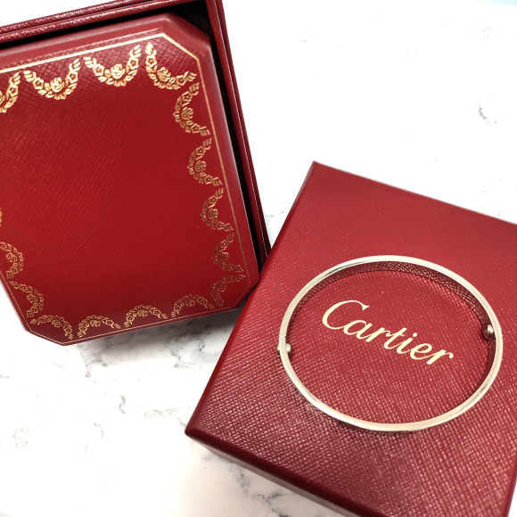 現代の愛の手錠♡ Cartier「ラブブレスレット」