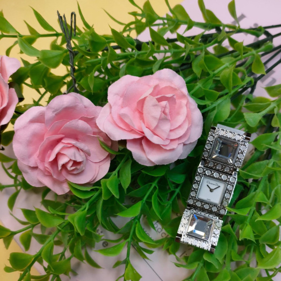 アクセサリーやカバンのほかに腕時計も魅力的☆ Christian Dior ラ・パリジェンヌ