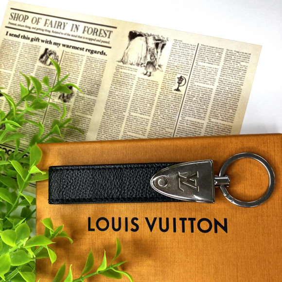 Simple and casual Louis Vuitton Portokle Dragonne