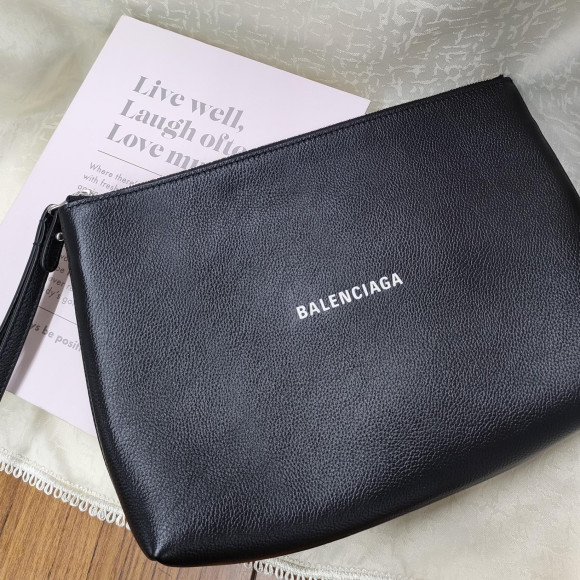 BALENCIAGA Evelyclutch bag that can be used in any scene