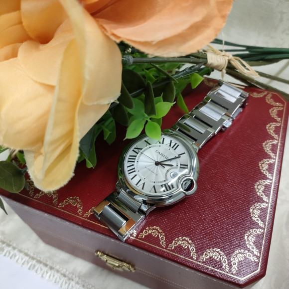 大人の女性にこそ似合う気品に満ちたCartier　バロンブルー