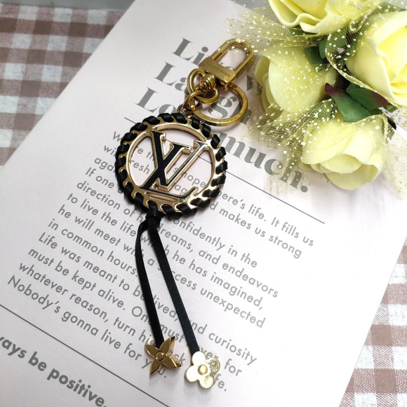 ちょっとしたプレゼントや自分のご褒美にLouis Vuitton キーリング