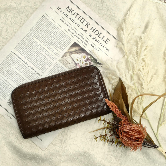 BOTTEGA VENETA Intrechart Zip-Around Wallet that creates “unpretentious beauty”