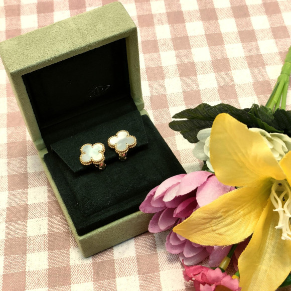 ต่างหูสัญลักษณ์ Van Cleef & Arpels Al คาห์นยานอวกาศบูรันของโซเวียตของความสุขน่ารักแบบผู้ใหญ่