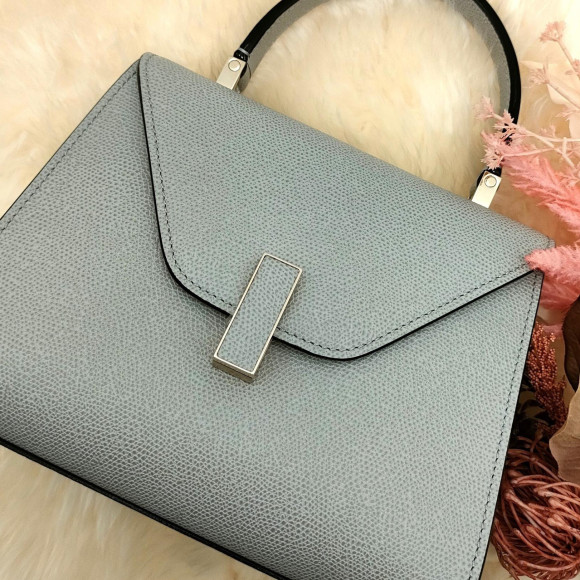  VALEXTRA ที่ประสานงานไม่ว่าเครื่องแต่งกายและ business scene แบบลำลองได้