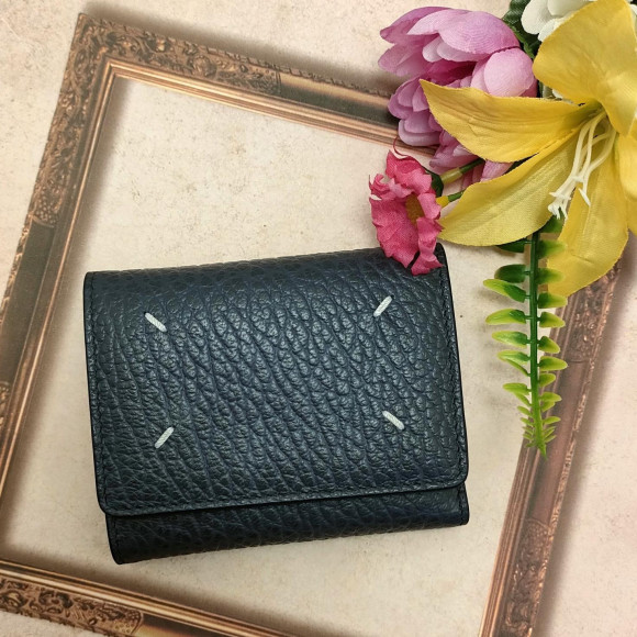 การพับ Maison Margiela 3 อันกระเป๋าสตางค์ที่กินในกระเป๋าขนาดเล็กด้วยสไตล์สงบใจง่ายด้วย