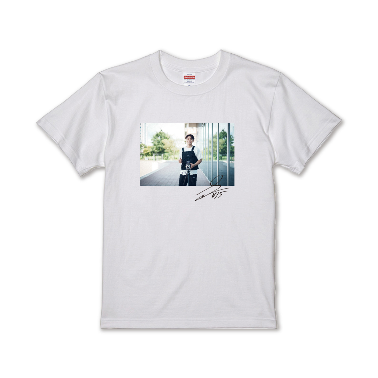 ■#15 渡辺翔太 フォトTシャツ 価格：5,000円(税込) サイズ：M／L／XL／2XL ※デザイン上のサインはプリントです