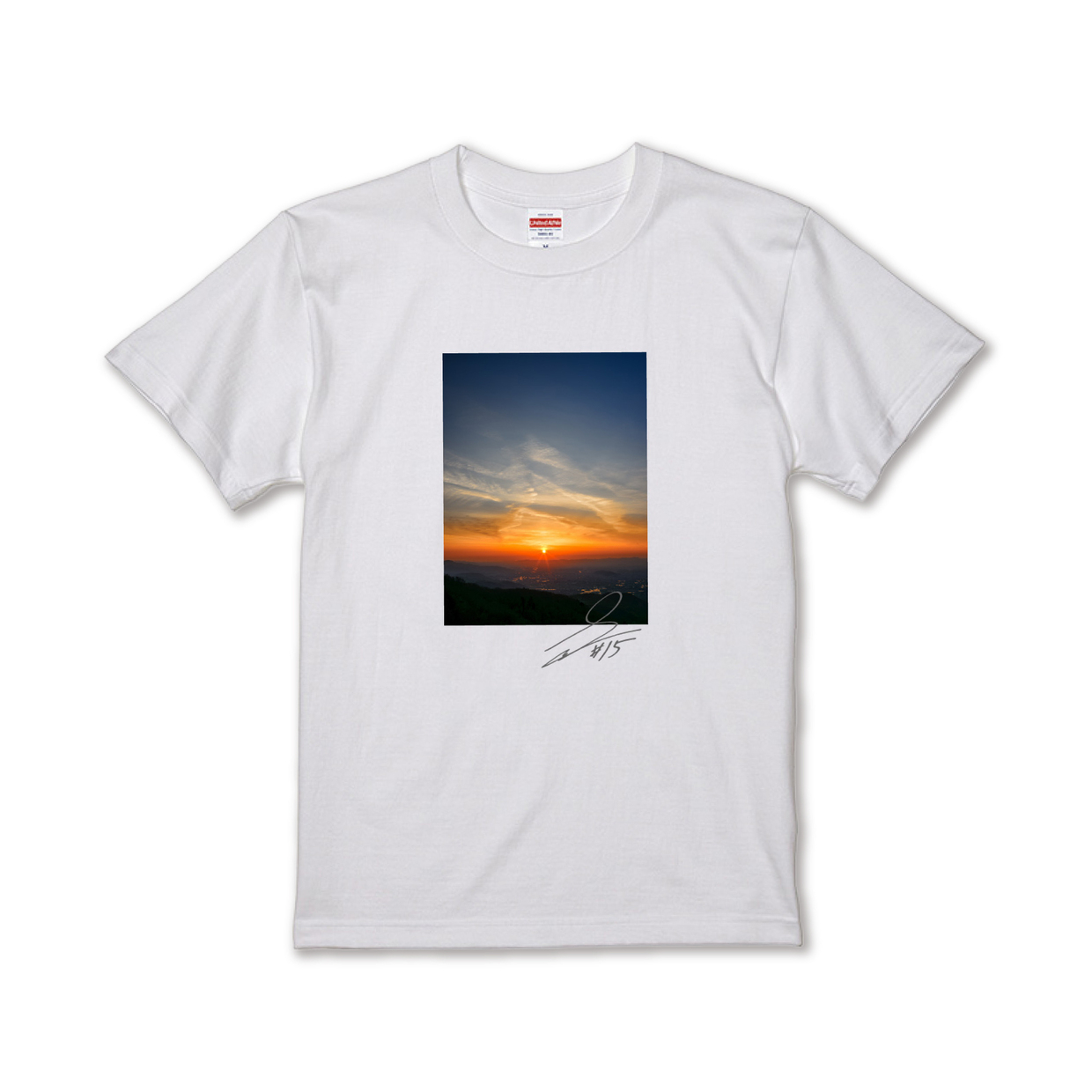 ■#15 渡辺翔太 フォトTシャツ 価格：5,000円(税込) サイズ：M／L／XL／2XL ※デザイン上のサインはプリントです