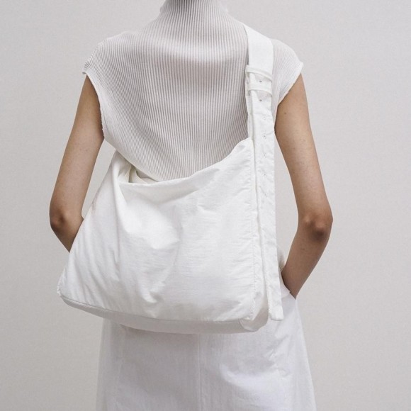 【AMMENTO/아모멘트】PADDED SHOULDER BAG