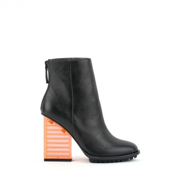 86380001 : Hi Rise Bootie Hi / Black