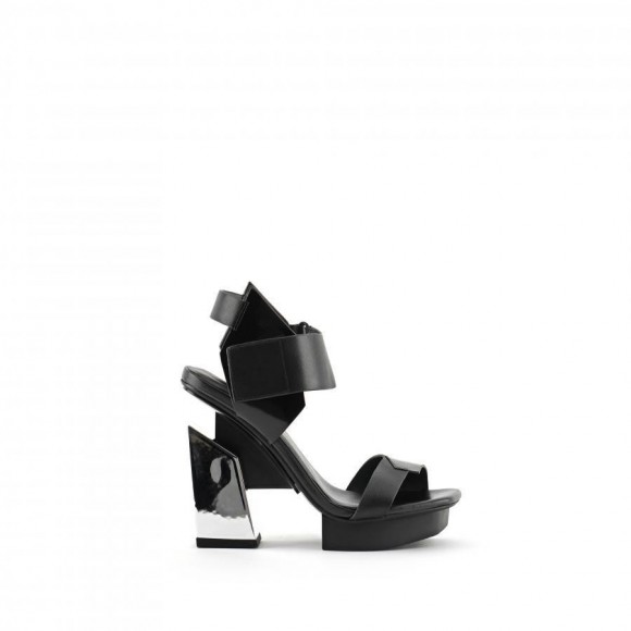 96320003 : Arix Sandal Hi / Black