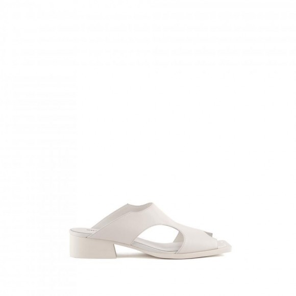 [ ISSEY MIYAKE × UN ] 963AJ539 : FIN SANDAL / White