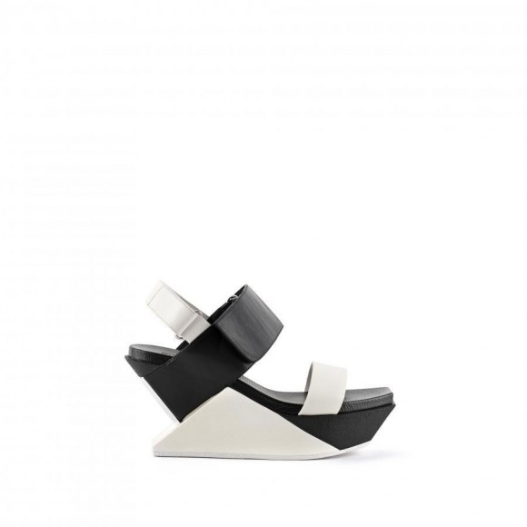 96330003 : Delta Wedge Sandal / Mono