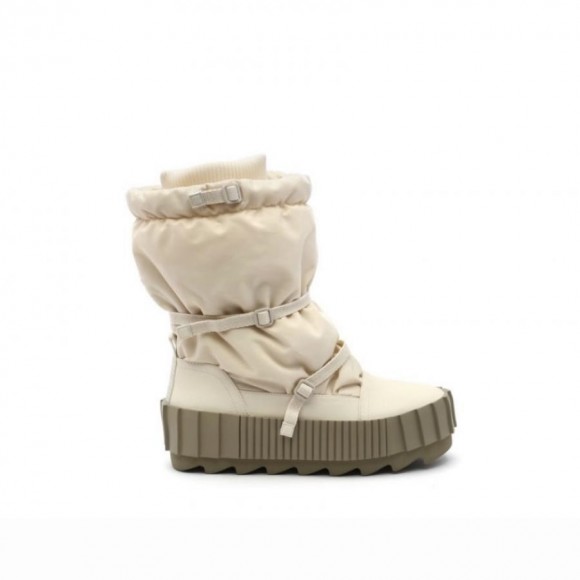 46390011 : Arctic Boot / White