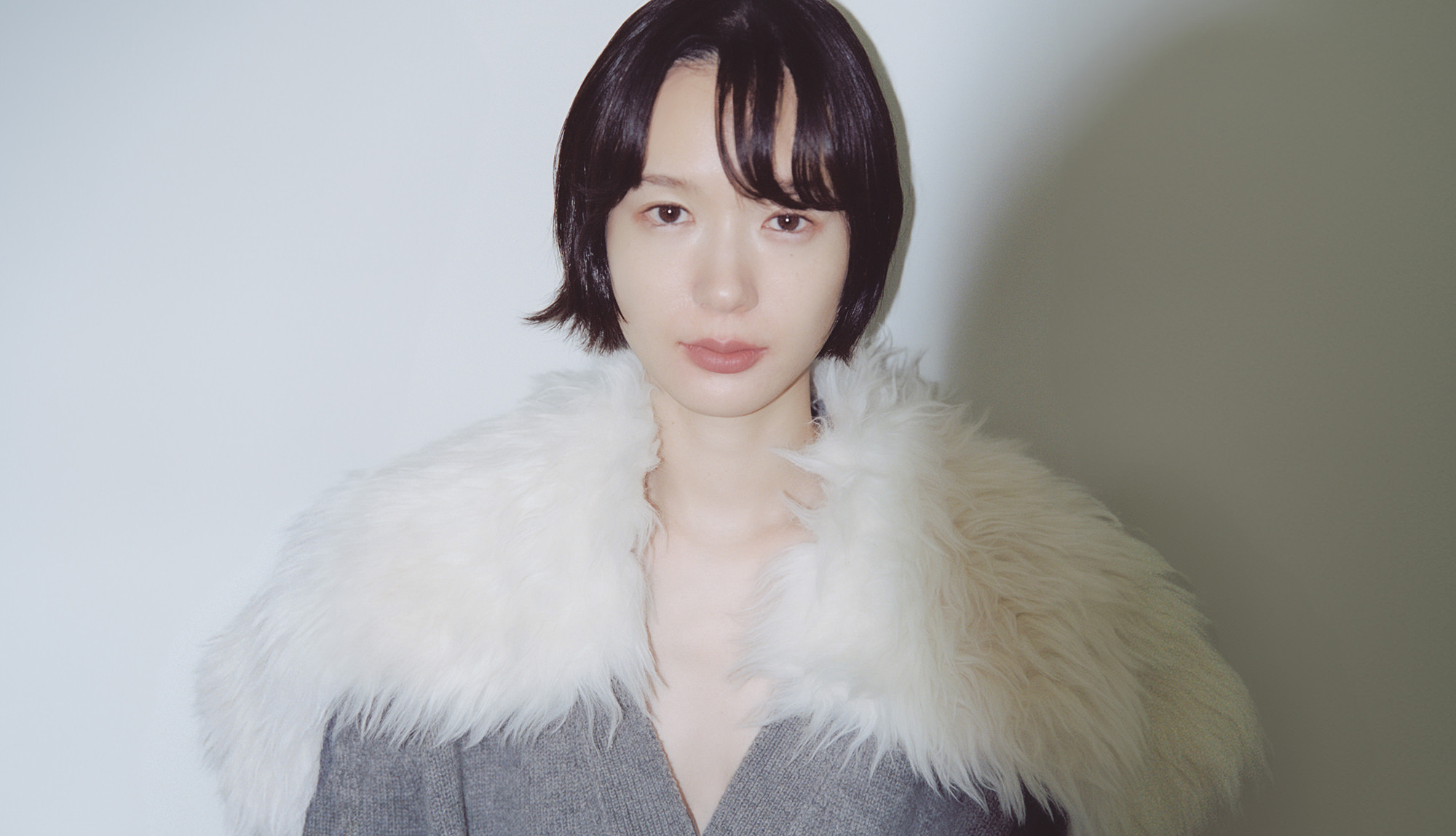 穂志もえか×JIL SANDER｜イノセントで美しい、感情を動かす服と色
