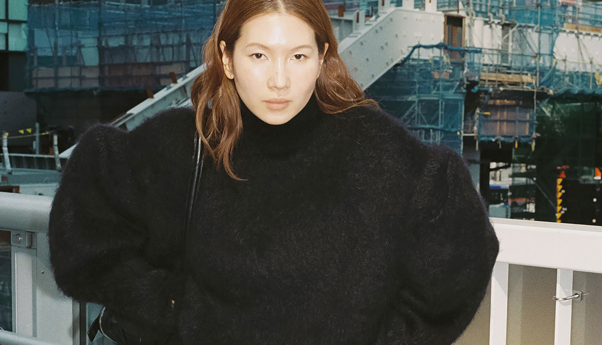 คิคุโนะวาตู Acne Studios | จินตนาการและการพบกันครั้งแรกตามความเป็นจริง ความสวยงามที่ดังในโลก 2 อัน