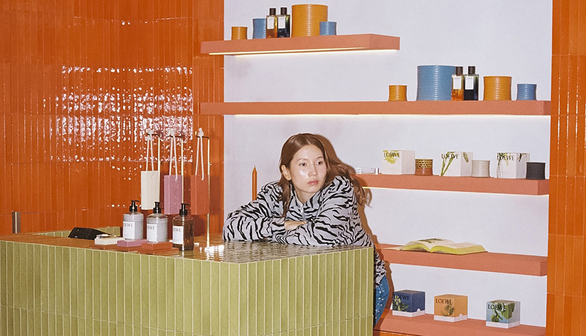 คิคุโนะวาตู LOEWE Perfumes | ช่วงเวลาและความทรงจำของกลิ่นหอมที่ถูกดึงดูดด้วยการสังหรณ์ใจที่เลี้ยงดูการมีไหวพริบ