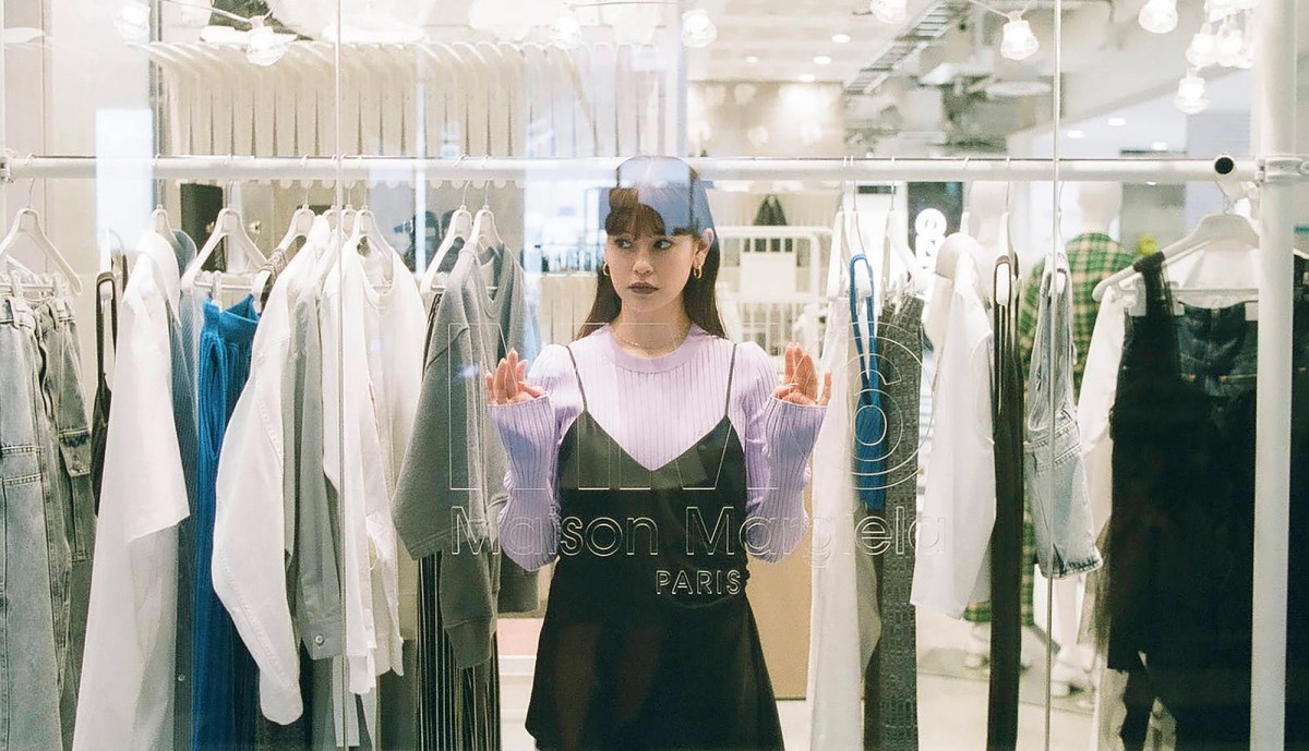 emma×MM6 Maison Margiela｜洋服から香水までコレクションが一堂に