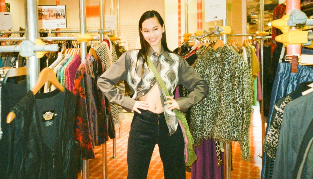 sretsis パールシャツ 水原希子 水原希子：“見せブラ”×ミニスカで美脚すらり 「オーストラリアで真夏の
