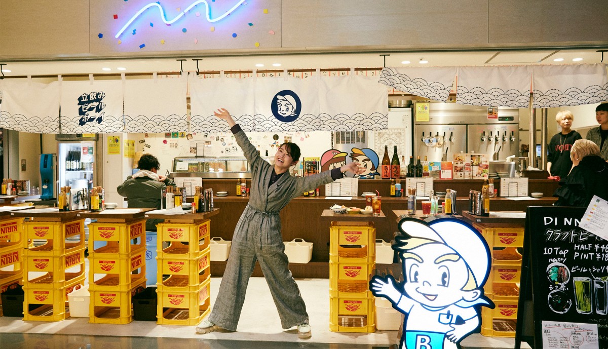 伊藤万理華×立飲みビールボーイ｜立ち飲みできるモダン大衆酒場で