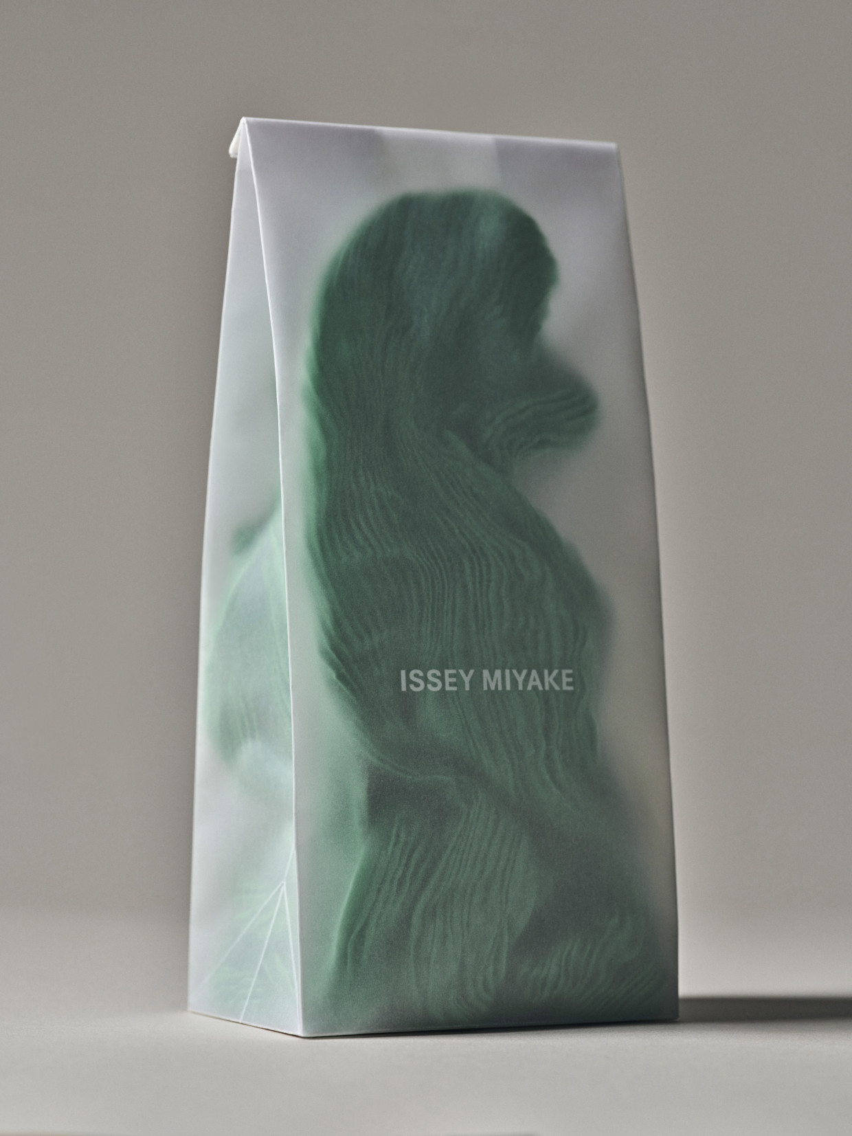 ISSEY MIYAKE「CHIFFON TWIST：An Open-Ended Dialogue─終わりのない開かれた対話─」