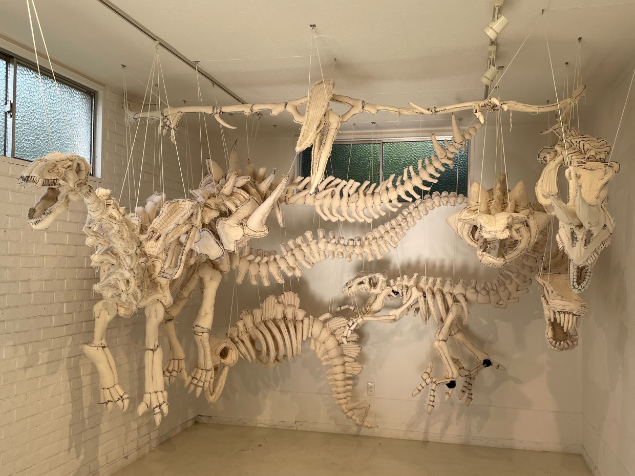 下田昌克 恐竜人間展-骨とQRコード-