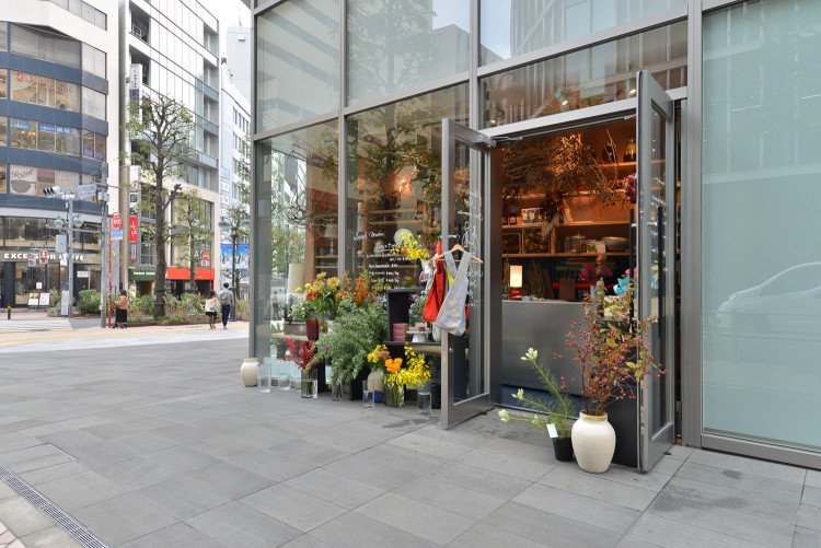 THE LITTLE BAR OF FLOWERS (BAR)