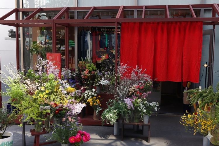 THE LITTLE BAR OF FLOWERS (BAR)