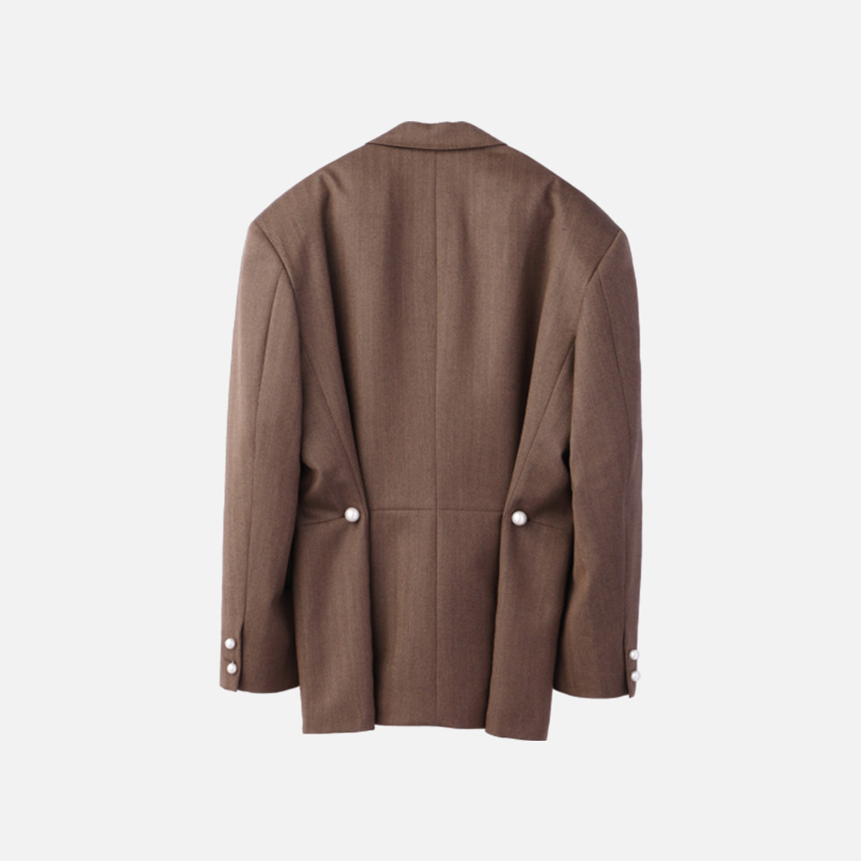 BACK SIDE TUCKED JACKET